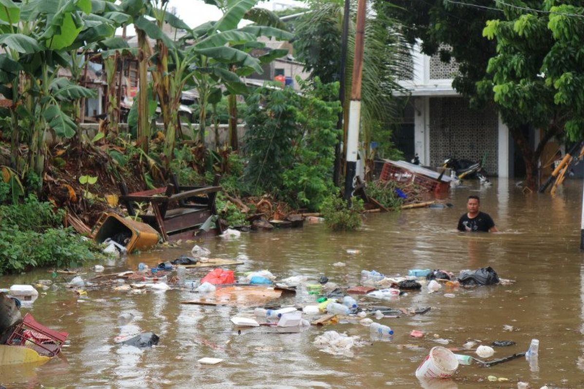 Buang Sampah Sembarangan Salah Satu Penyebab Banjir