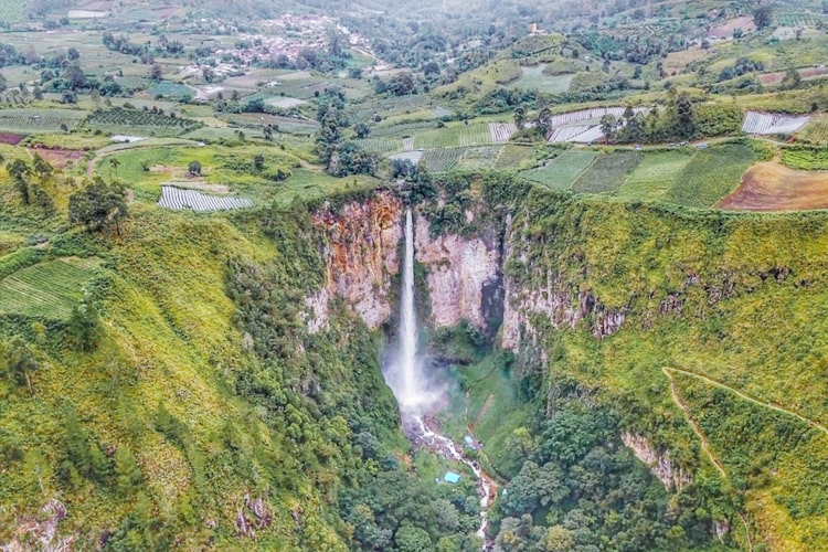 Air Terjun Sipiso-Piso Pesona Keindahan Alam Indonesia