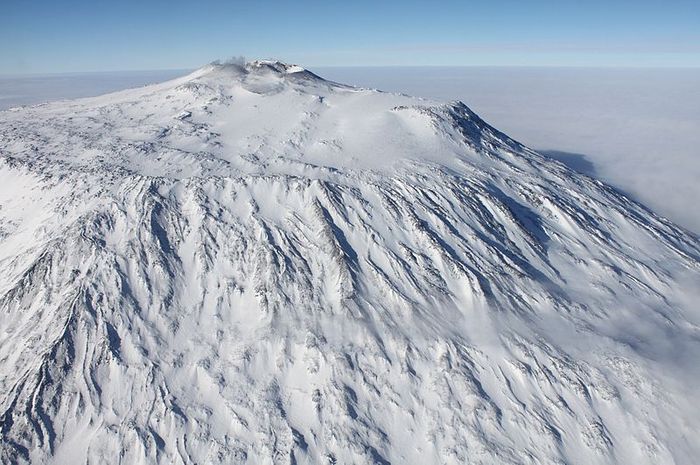 Gunung Berapi Di Antartika Semburkan Emas Saat Terjadi Erupsi