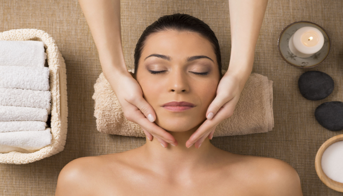 Face Massage Dapat Membuat Kulit Kita Tampak Lebih Muda