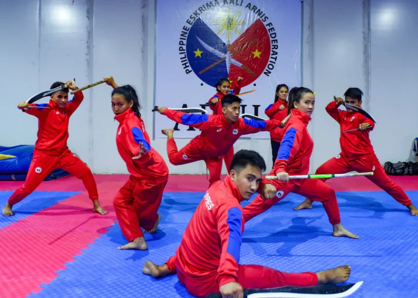 Yukali Dan Eksrima Olahraga Arnis Yang Menggunakan Tongkat