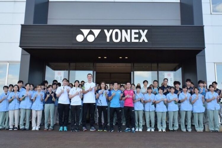 Perusahaan Yonex Memproduksi Raket Yang Sangat Berkualitas