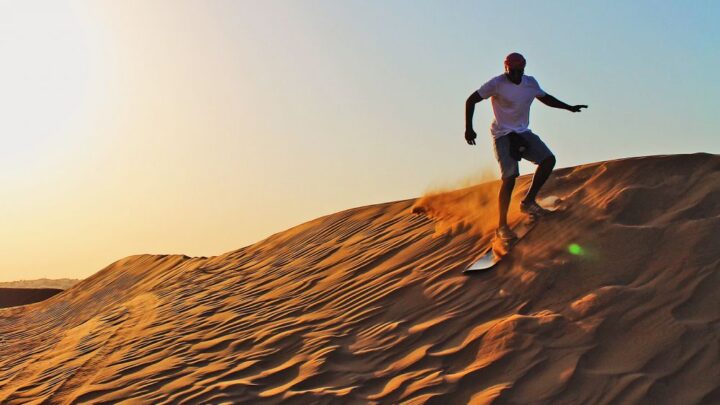 Seluncur Pasir Atau Olahraga Ekstrem Sandboarding