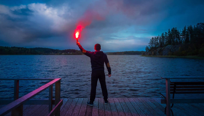 Red Hand Flare Alat Darurat Pada Kapal