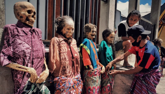 Tana Toraja Memiliki Tradisi Yang Sangat Unik Dan Menarik