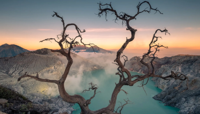 Kawah Gunung Ijen Sedang Mengalami Insiden Yang Tak Terduga