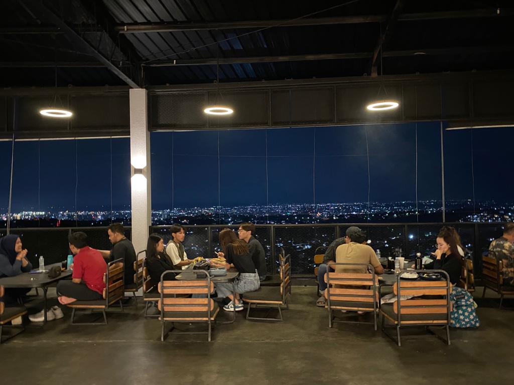 Coffe Shop Dengan View City Light Semarang