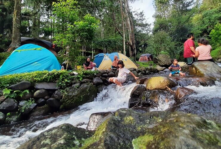 Wisata Alam Capolaga Camping Santai Di Pinggir Sungai Jernih