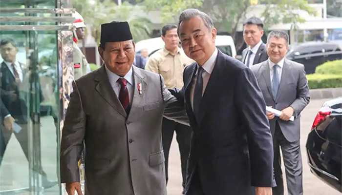 Menlu China Jumpai Prabowo Setelah Bertemu Jokowi Di Istana