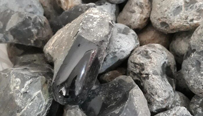 Batu Kendan Atau Batu Obsidian