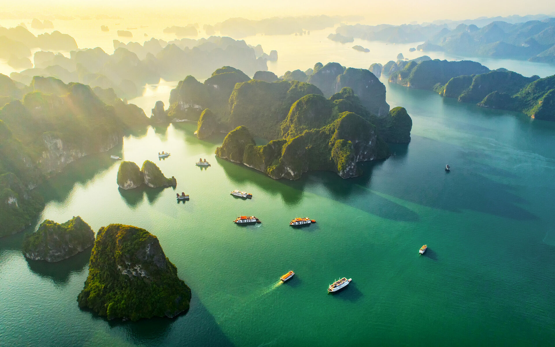 Ha Long Bay Destinasi Wisata Terbaik Di Negeri Naga Biru