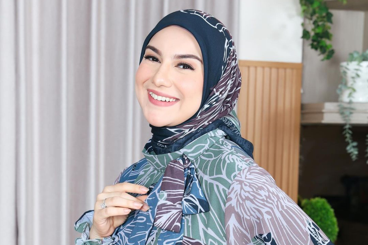 Irish Bella Artis Cantik Dengan Berbagai Kisah Hidupnya