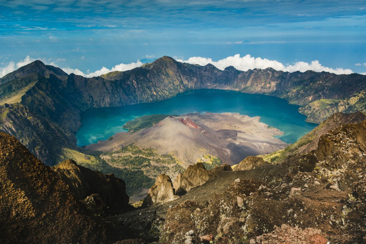 Gunung Rinjani Surga Pendaki & Kekayaan Geowisata Indonesia