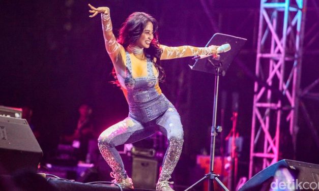 Dewi Persik Penyanyi Dangdut Yang Khas Dengan Goyangannya