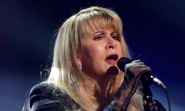 Penyanyi Stevie Nicks Mampu Mengetarkan Hati Para Penonoton