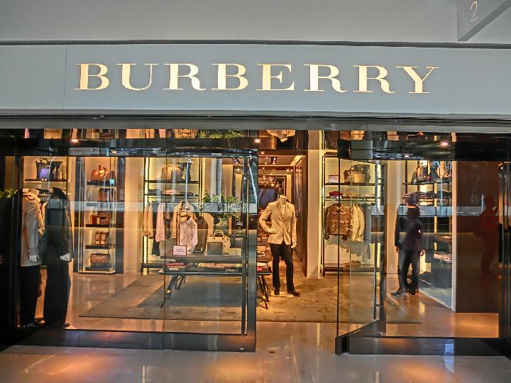 Burberry Hadirkan Ragam Prodak Fashion Yang Berkualitas
