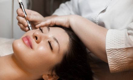 Bahaya Microneedling Sendiri Di Rumah, Ini Ulasan Lengkapnya