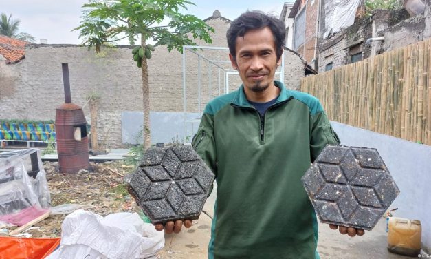 Paving Blok Plastik, Jalan Baru Mengatasi Krisis Sampah Plastik